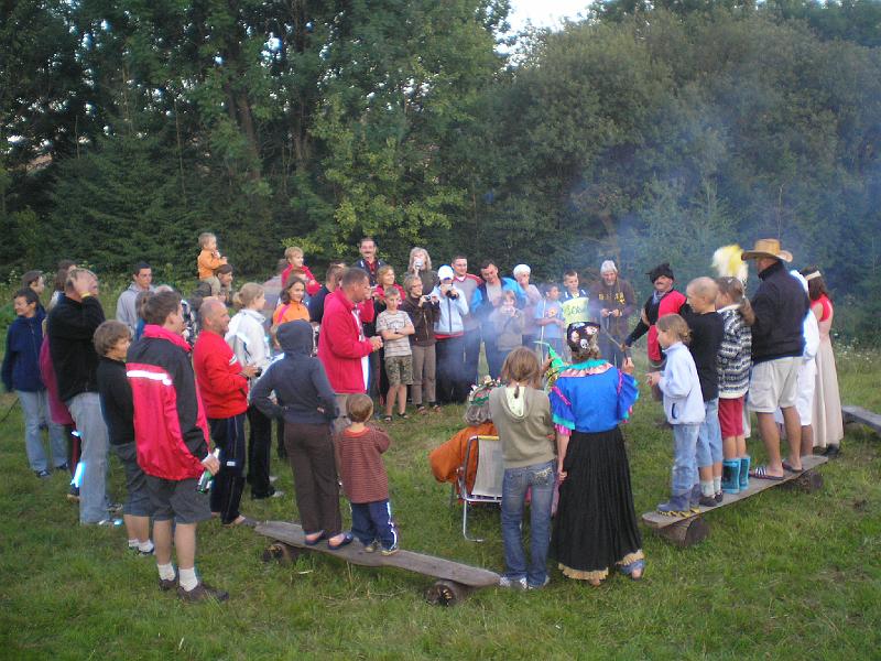 wakacje2008 145.jpg - Przygotowania do chrztu nowych członków.